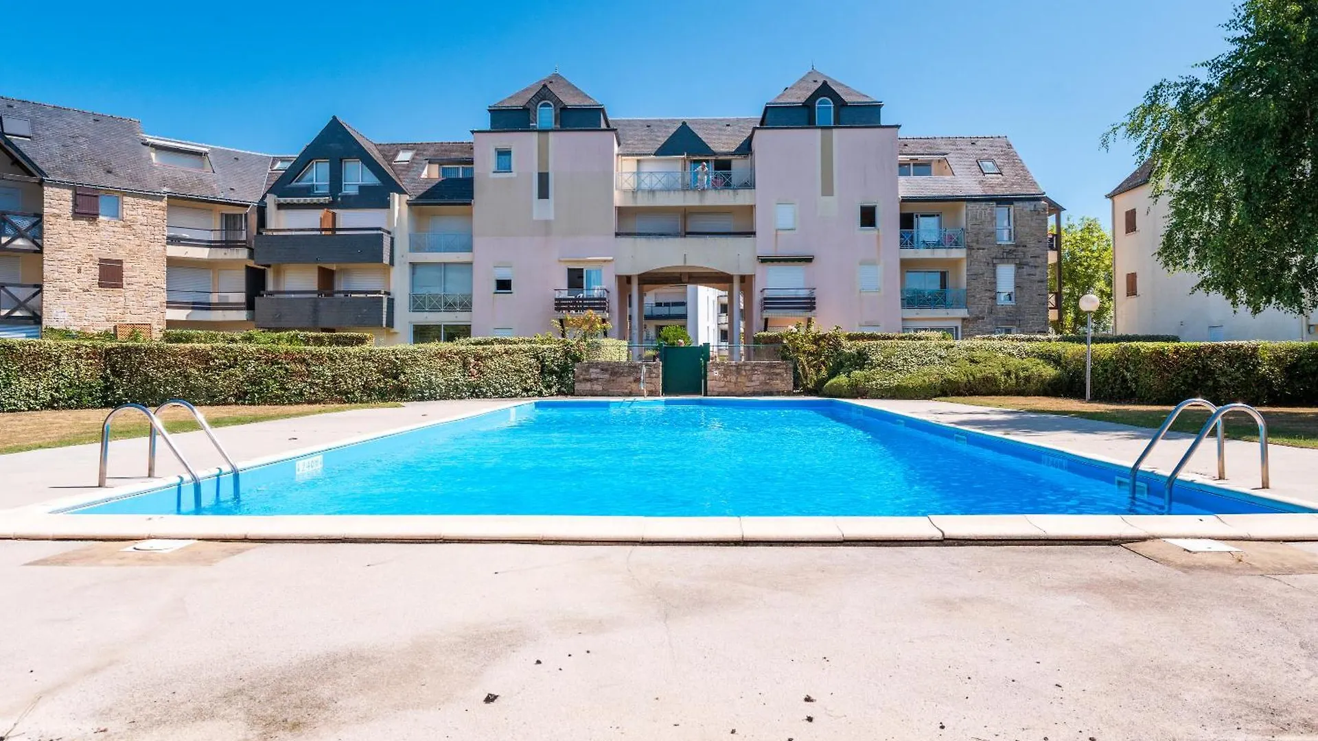 アルゾンLe Sea Bird Draps Parking Piscineアパートメント